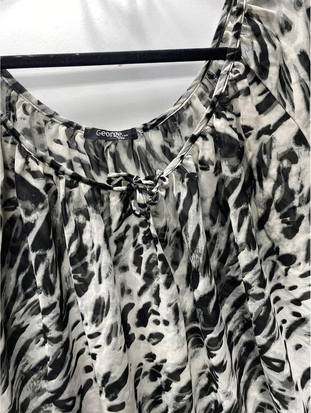 Women’s Black & White Tiger Print Dress Shirt, Size 1X, Good Condition - Picture 8 of 13